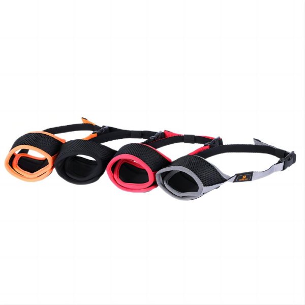 Adjustable breathable muzzle for medium and large dogs